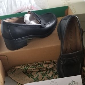 NWT Eastland heeled loafers
